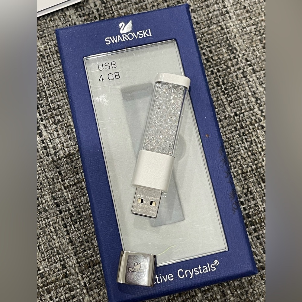 Swarovski crystal USB /4GB stick!